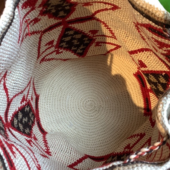 Wayuu Taya Handwoven Boho Chic Bucket Bag - Picture 6 of 7